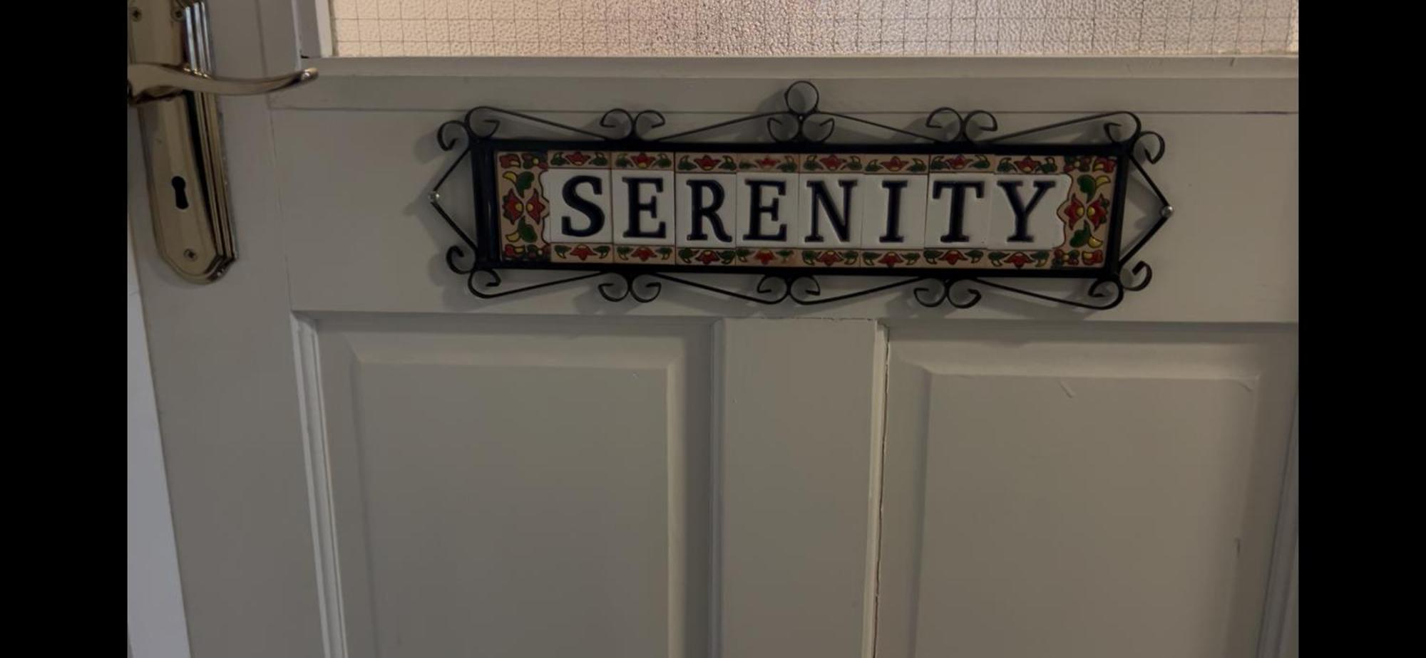 Serenity Лонгфорд Экстерьер фото